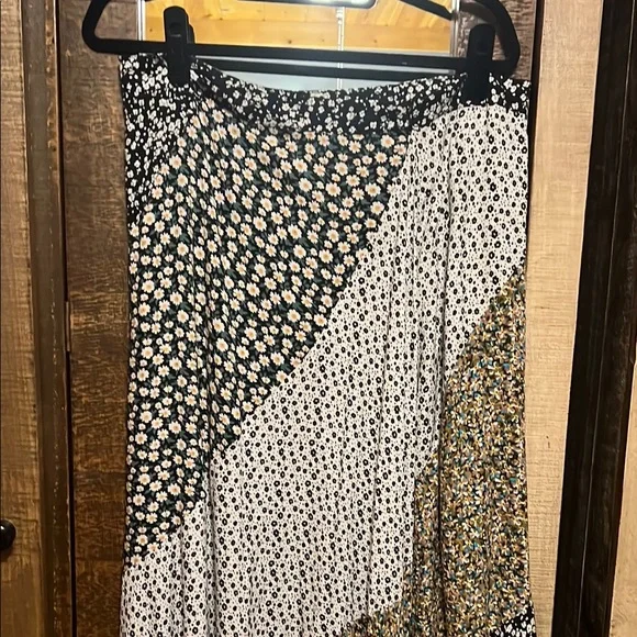 UMGEE Chic Asymmetrical floral skirt - Picture 8 of 8